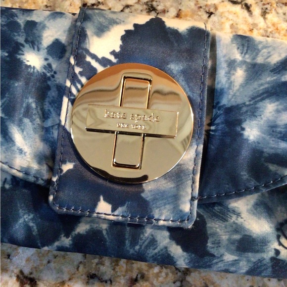 Gorgeous Kate Spade Beautiful watercolor clutch - Picture 5 of 7